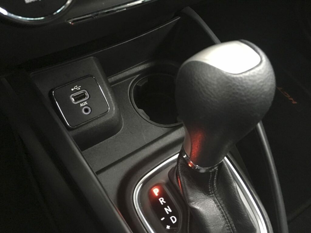 Carros automáticos usados: 5 opções interessantes por até R$ 60 mil 2 alavanca de marchas do câmbio automático do Argo HGT