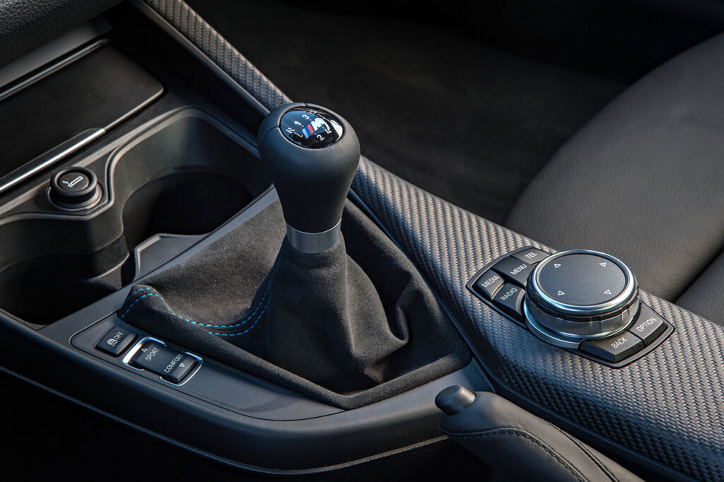 andar em ponto morto economiza combustível BMW M2 Câmbio