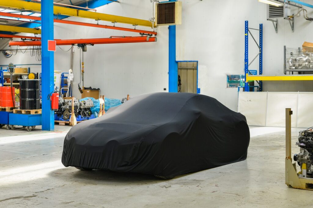 Carro parado há muito tempo: o que fazer para voltar a rodar 1 carro parado há muito tempo carro capa