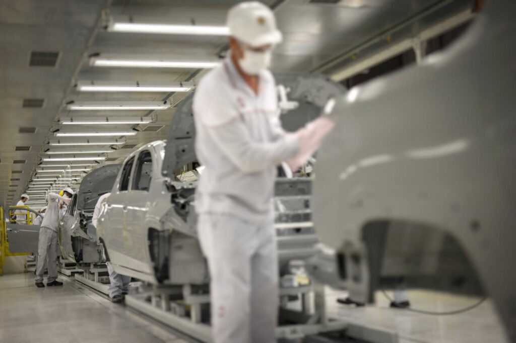 Anfavea: produção de carros cresce 11,4% em março 3 fiat strada linha de producao carros