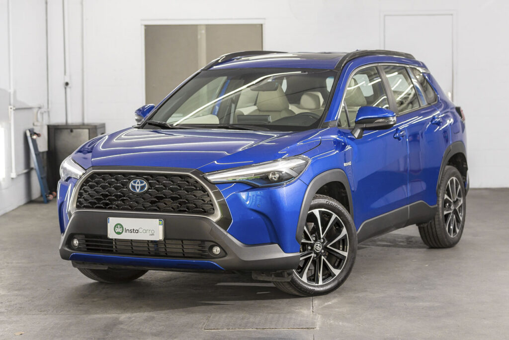 Comprar carro híbrido ou carro elétrico usado? 4 toyota corolla cross hibrido versao xrx azul netuno - Comprar carro híbrido ou carro elétrico usado