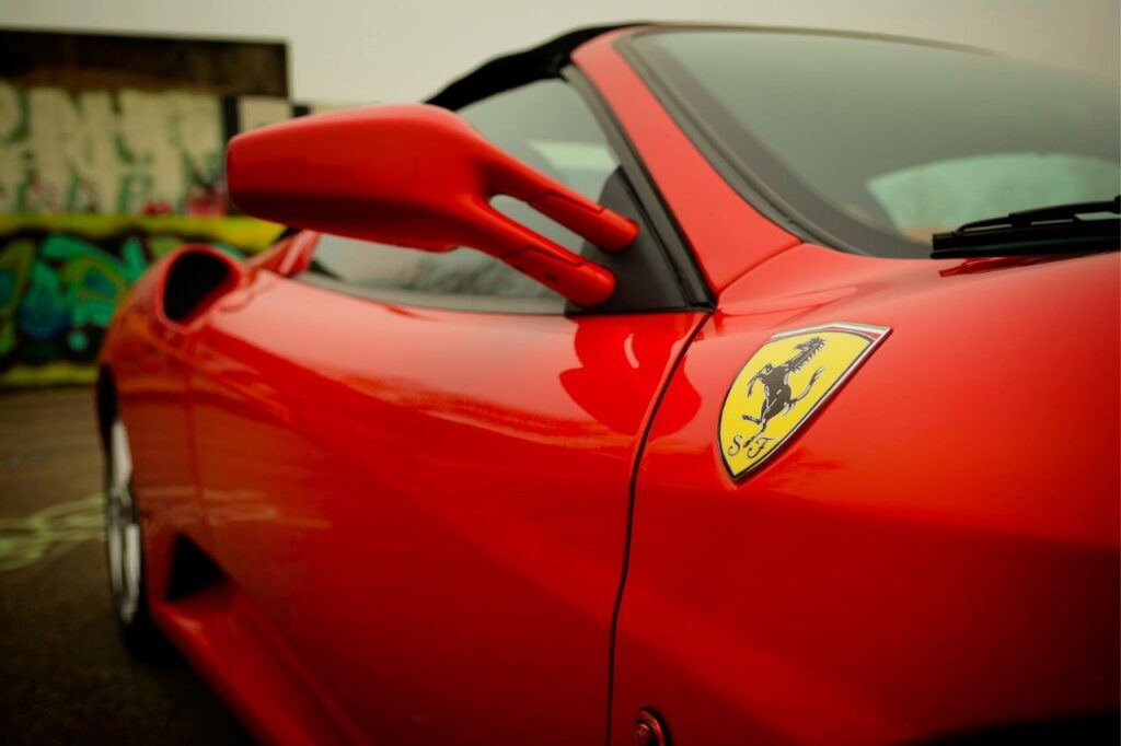 Veja a origem dos logotipos das marcas de carro 5 historia da Ferrari - cavalo rampante