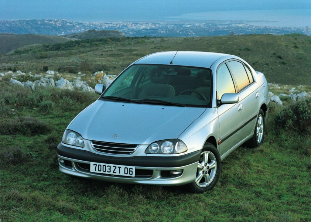 Toyota Corona: um raro caso de sedã esquecido da marca japonesa 6 toyota corona avensis