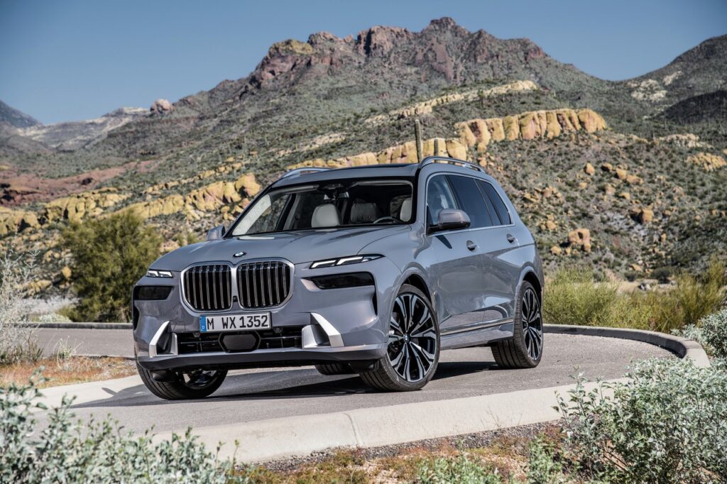 Novo BMW X7 é revelado com visual atualizado e mais tecnologias 3 BMW X7