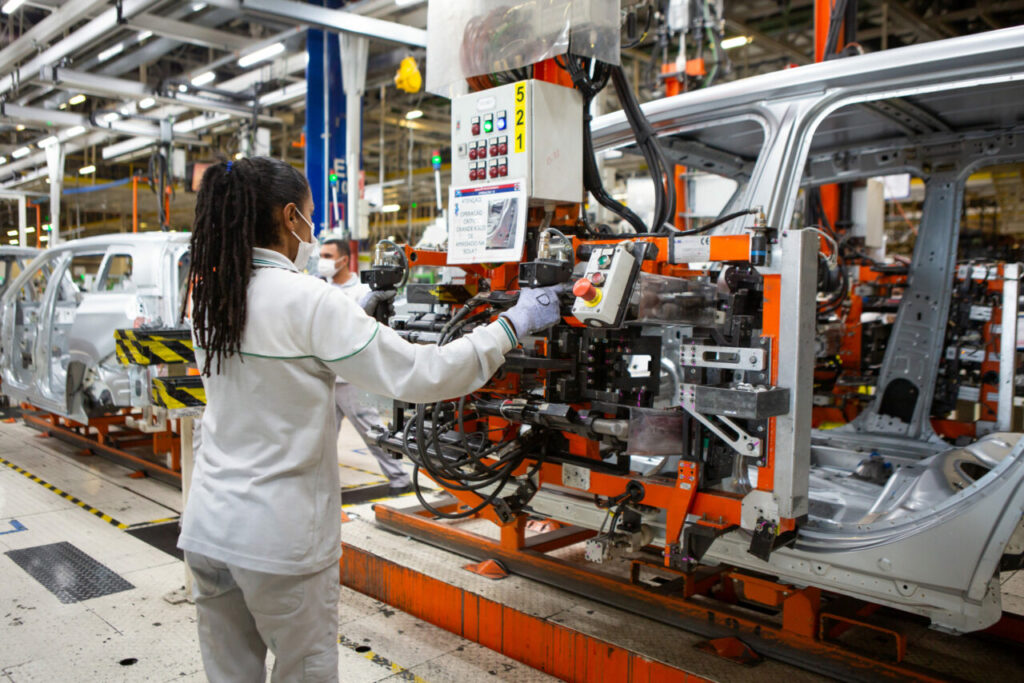 Stellantis investe de R$ 3 bilhões no Brasil para produção de carro 4 indústria de automóveis jeep fabrica