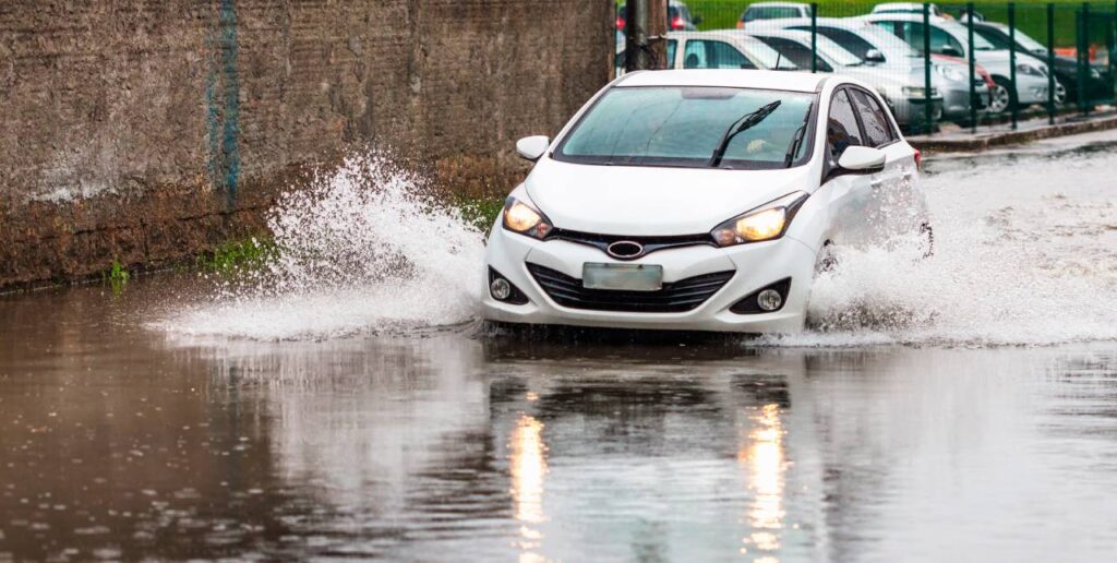 Como ligar o carro depois da enchente? 3 carro elétrico dá choque - ligar o carro depois da enchente