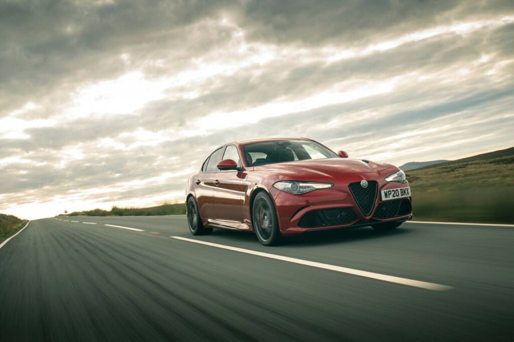 Carros legais que tem em outros países da América do Sul e não no Brasil 3 Carros legais - Alfa Romeo Giulia