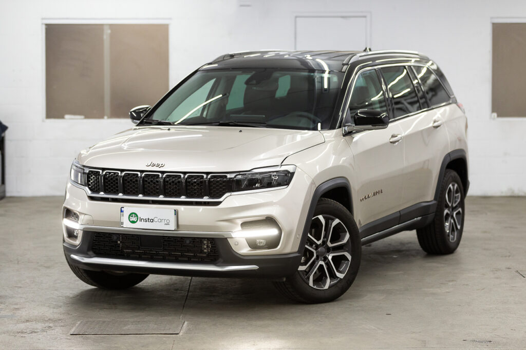 De minivan a SUV híbrido, os carros de 7 lugares oferecem muitos benefícios para além do espaço 3 Jeep Commander Limited Flex