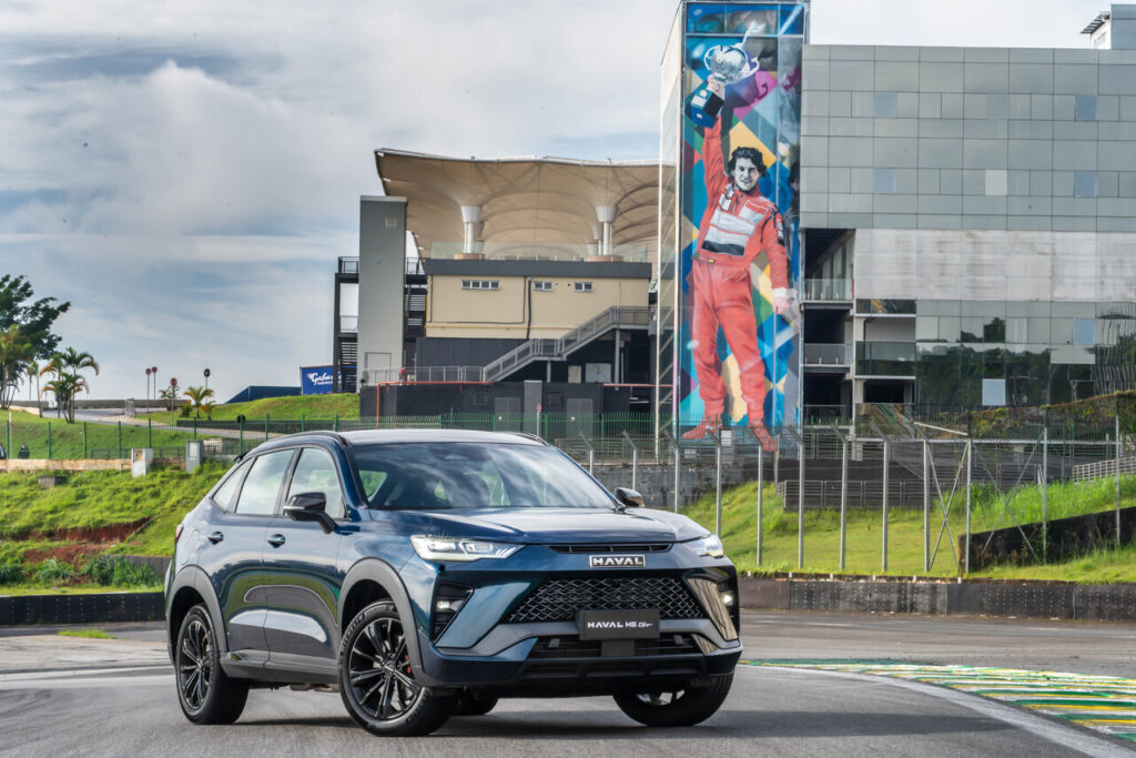 Haval H6 GT PHEV 2024 com Senna do Kobra em Interlagos