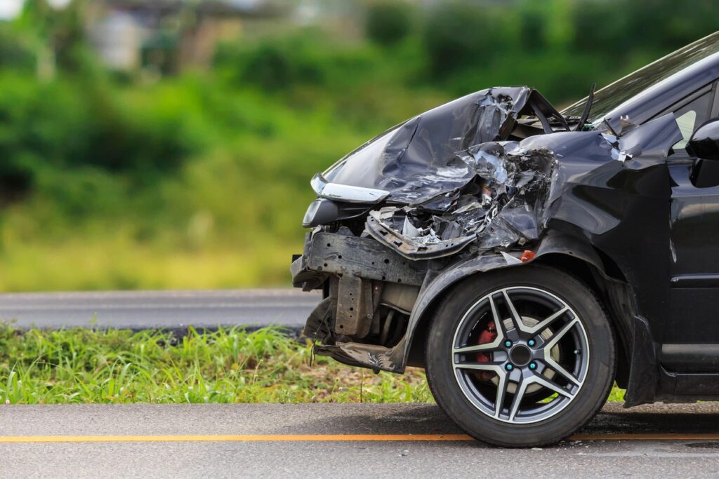 Bati o carro: o que você deve fazer após um acidente? 6 acidente carro bati o carro imagem carro batida colisão frontal - carros batidos