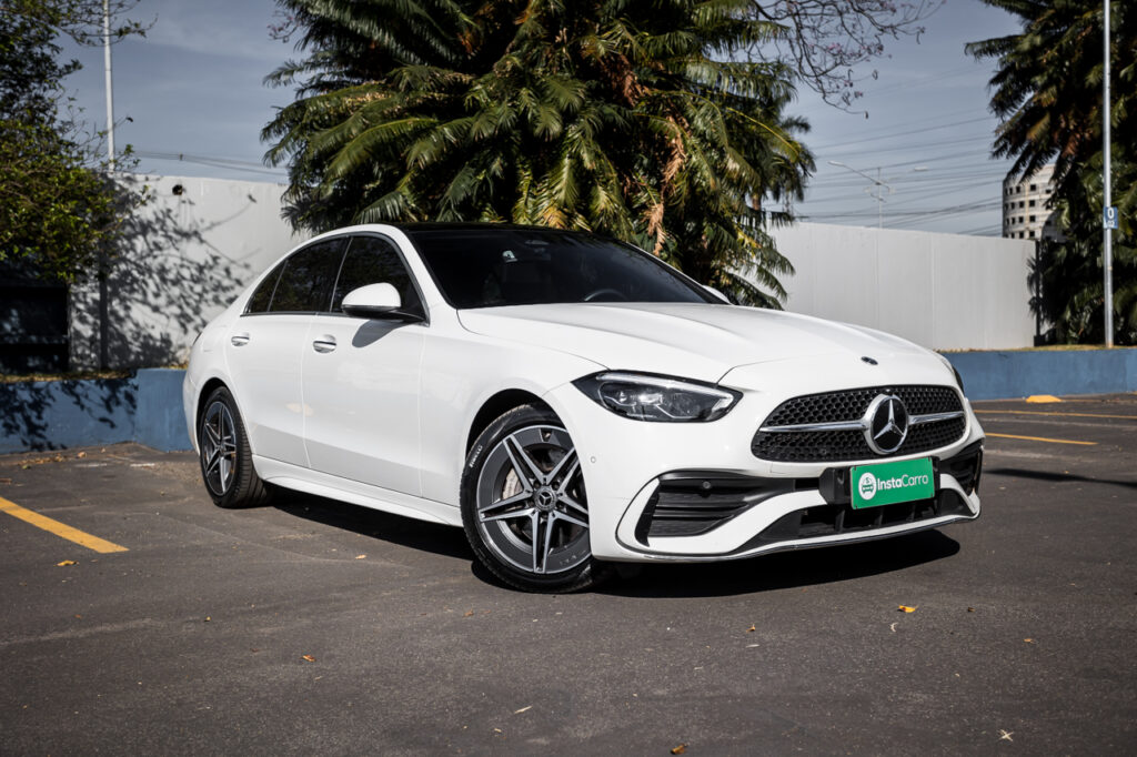 Teste: Mercedes-Benz C 200 AMG Line é um sedã quase perfeito 4 Mercedes-Benz C 200 AMG Line branco