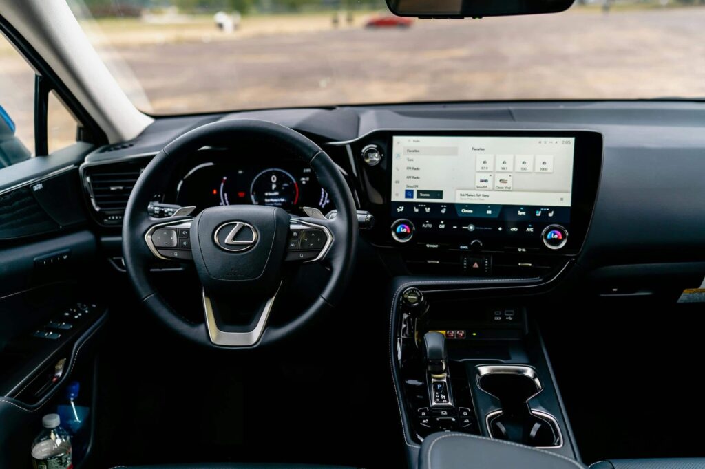 Imagem de um painel de um carro.