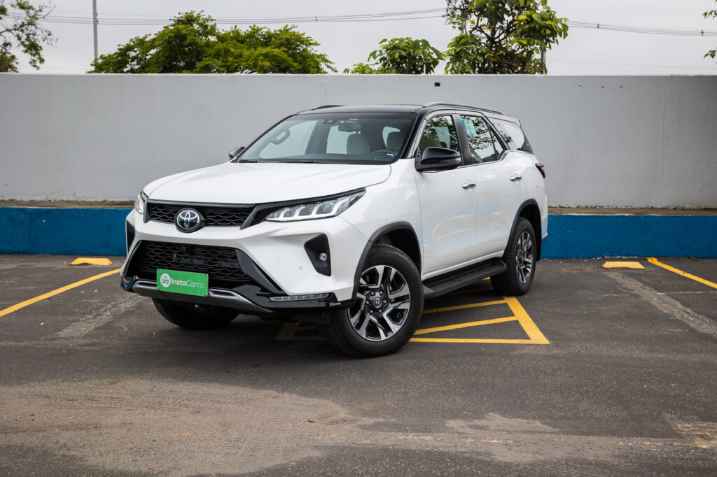 Toyota SW4 Diamond aposta na robustez e no visual, mas custa R$ 423 mil 2 Toyota SW4 Diamond