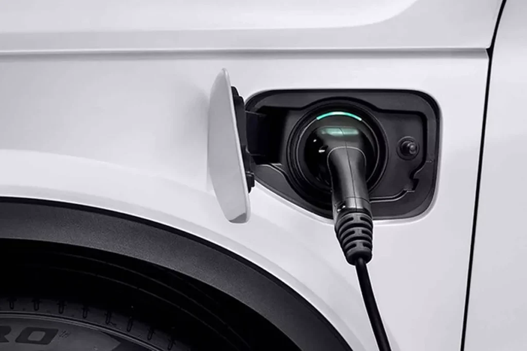 Como funciona um carro híbrido-leve? 4 carros eletrificados plugin