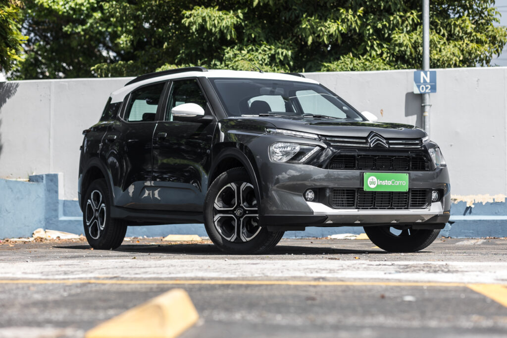 Citroën C3 Aircross Shine foca no custo-benefício para as famílias 5 Citroën C3 Aircross Shine 5 lugares cinza grafito com teto branco
