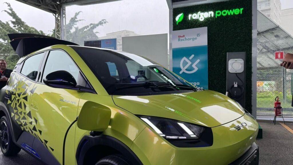 Veículos elétricos e híbridos devem dominar 50% do Brasil até 2030 6 Recarga de veículos elétricos BYD Raízen