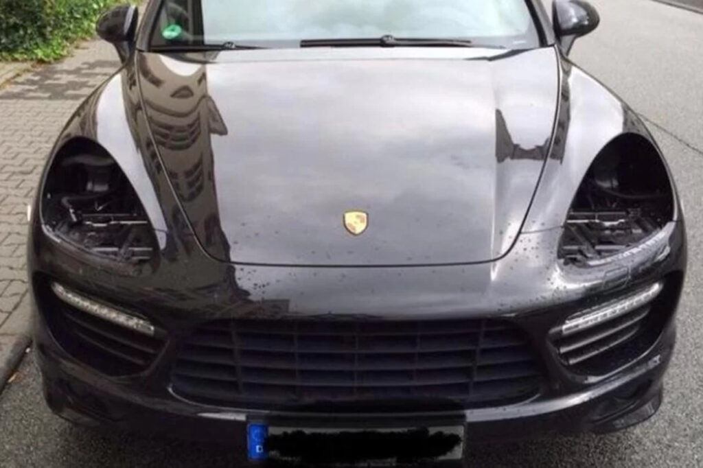 Roubo de faróis: entenda o crime que está comum na Europa 3 carro sem farol 1