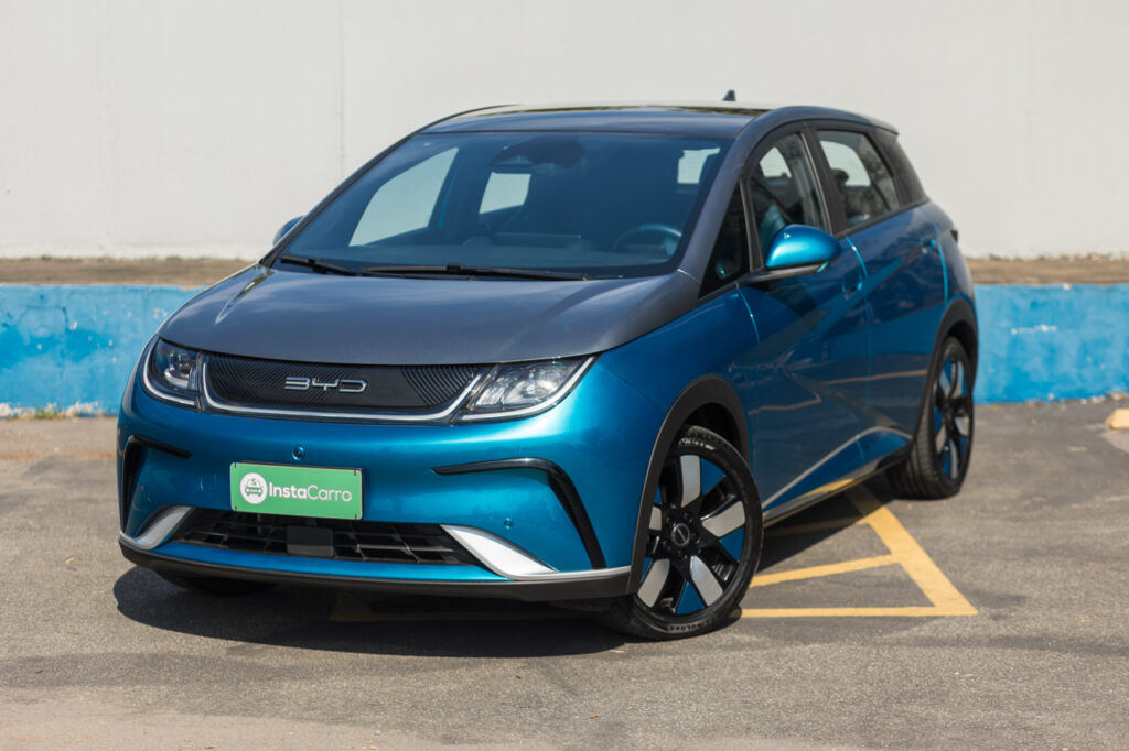 BYD Dolphin Plus anda muito, tem ótima autonomia, mas vale pagar R$ 180 mil? 3 BYD Dolphin Plus Azul